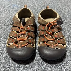 KEEN Youth Kids Sz 4 hiking Outdoor Waterproof Brown Orange Sports Sandals